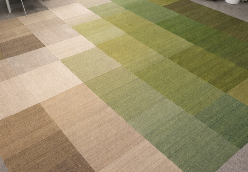 汚れが目立たないタイルカーペット！